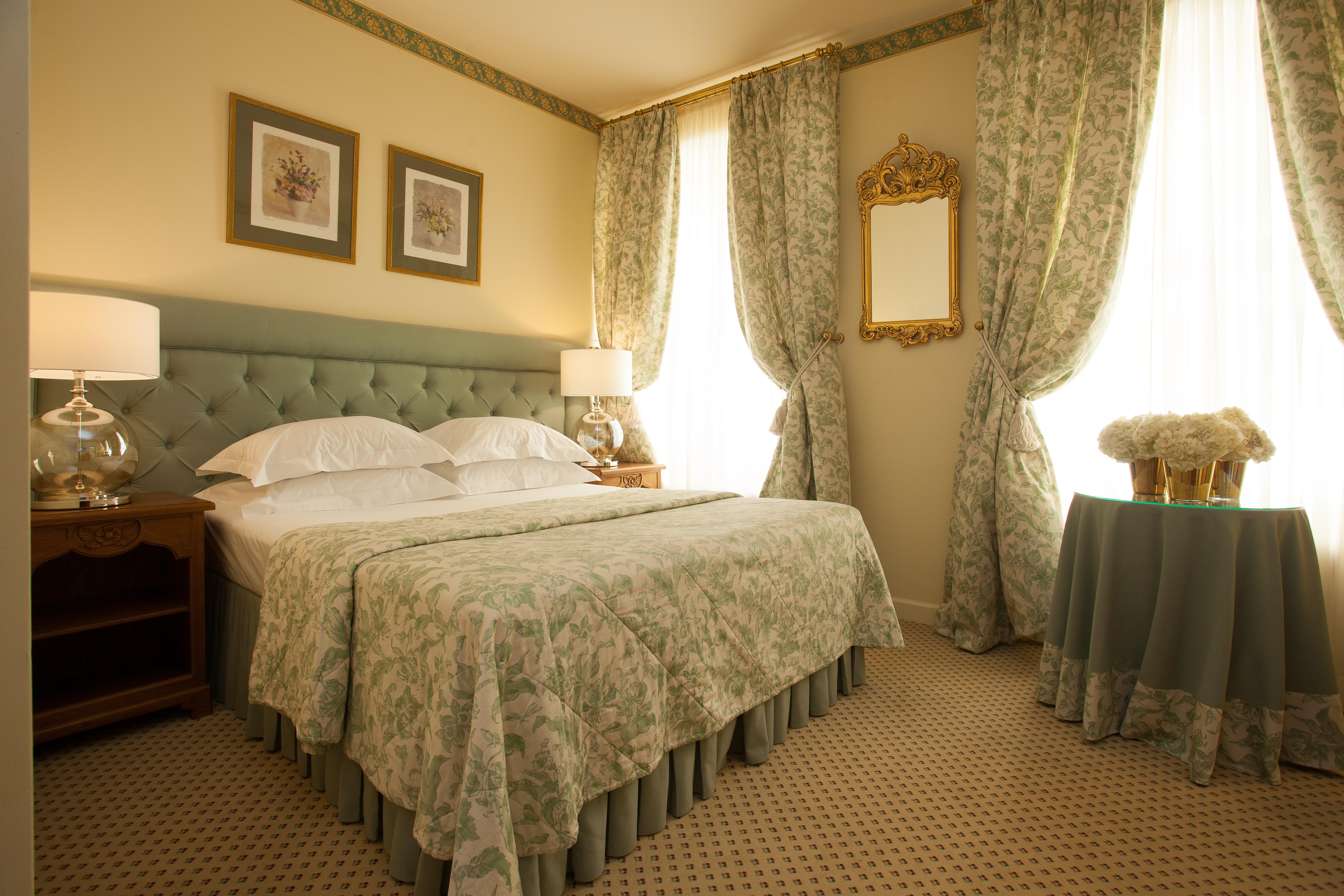 Narutis Hotel - Small Luxury Hotels Of The World Vilnius Exterior photo A bedroom at the hotel