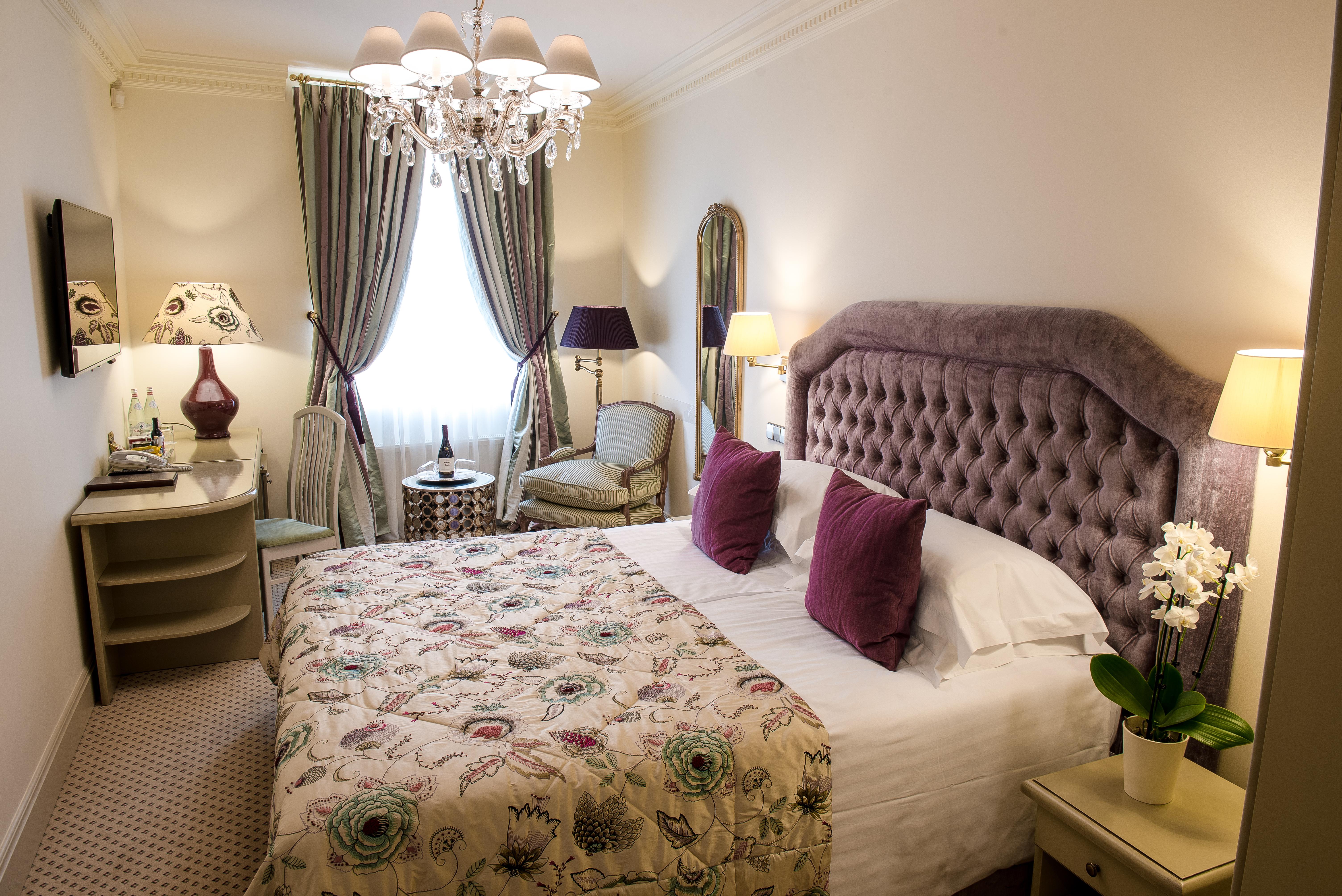 Narutis Hotel - Small Luxury Hotels Of The World Vilnius Exterior photo A bedroom at the hotel