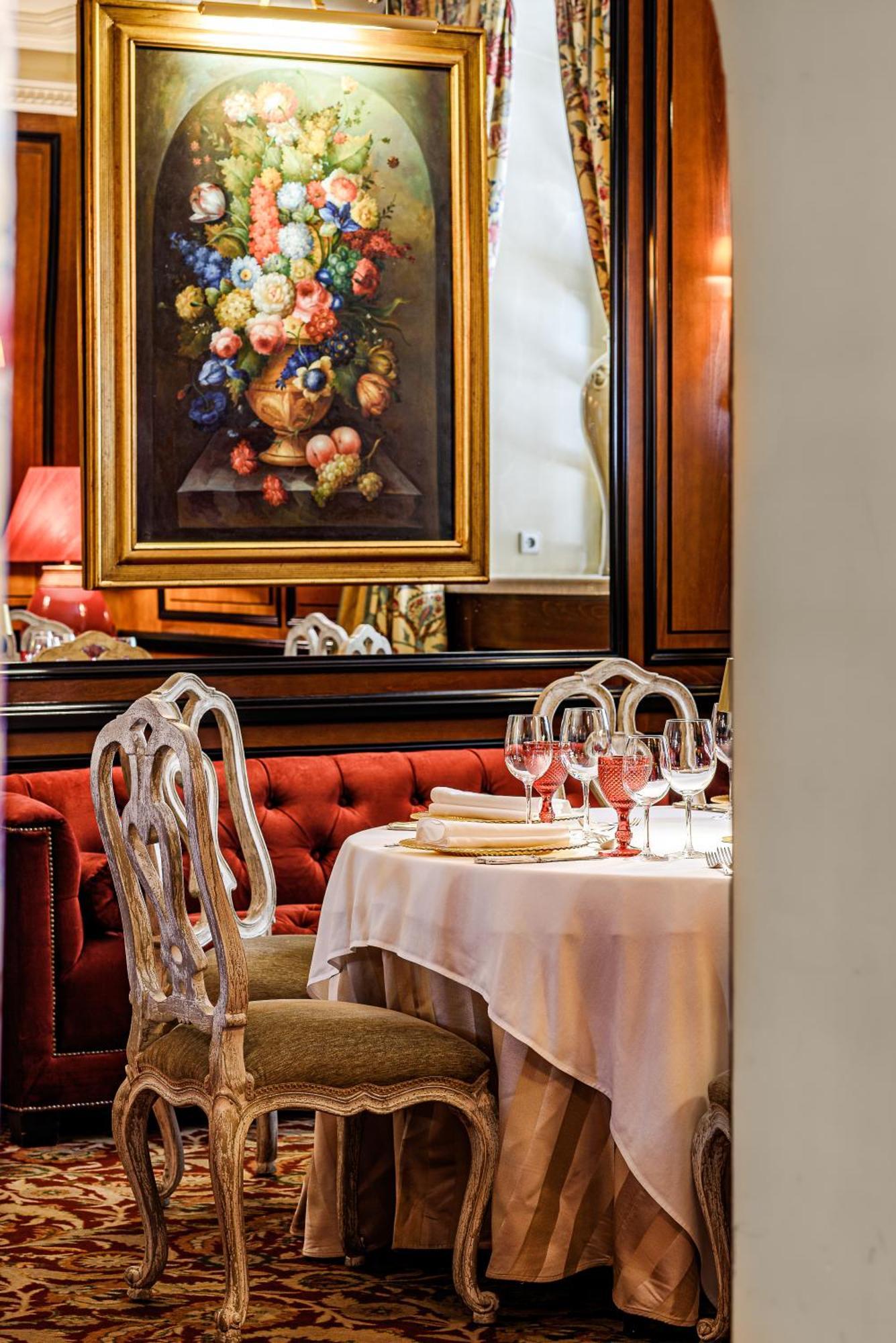 Narutis Hotel - Small Luxury Hotels Of The World Vilnius Exterior photo Restaurant