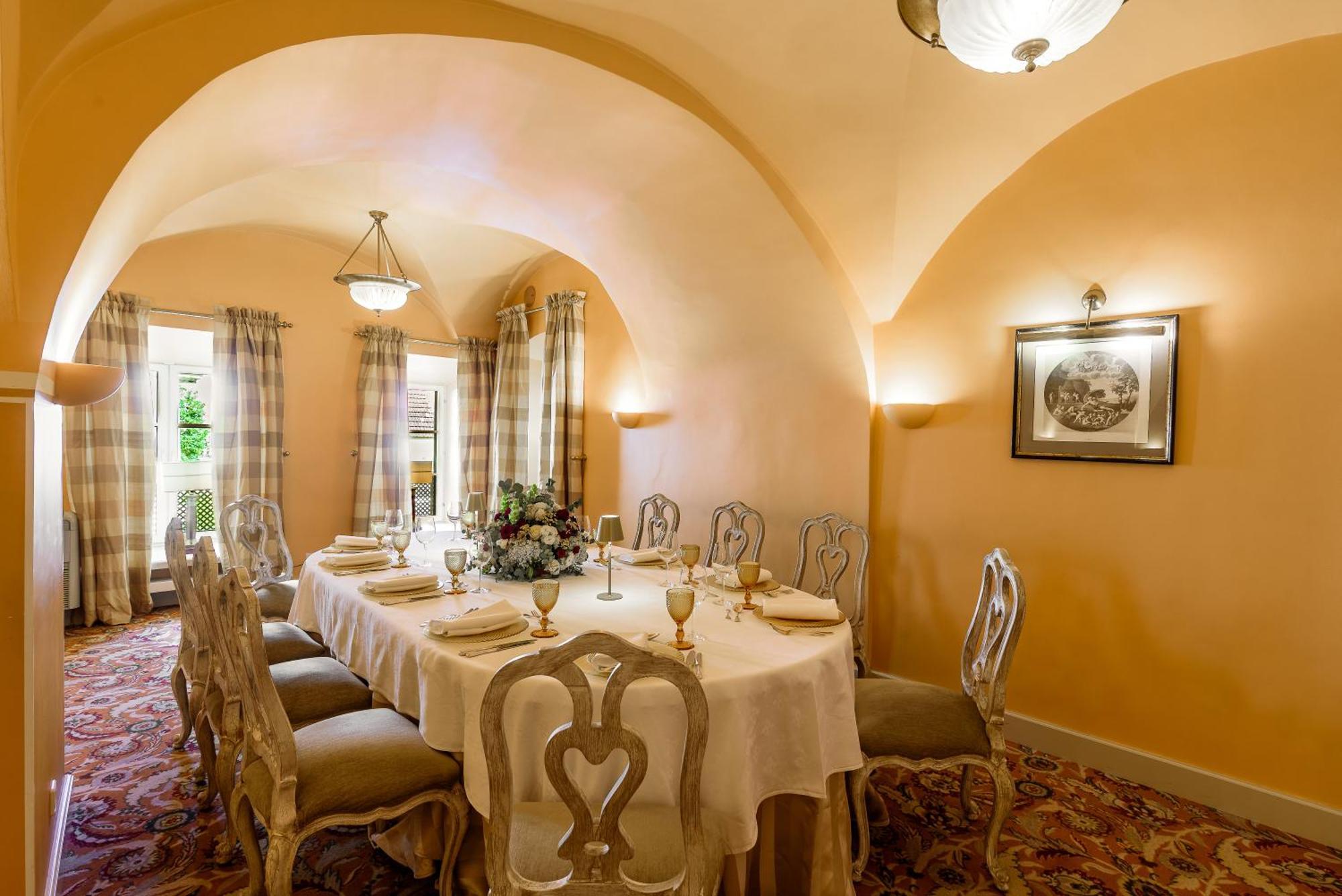 Narutis Hotel - Small Luxury Hotels Of The World Vilnius Exterior photo The dining room