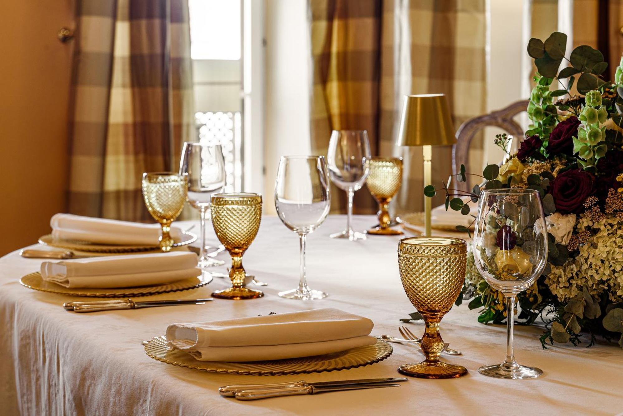 Narutis Hotel - Small Luxury Hotels Of The World Vilnius Exterior photo A table set for a formal dinner