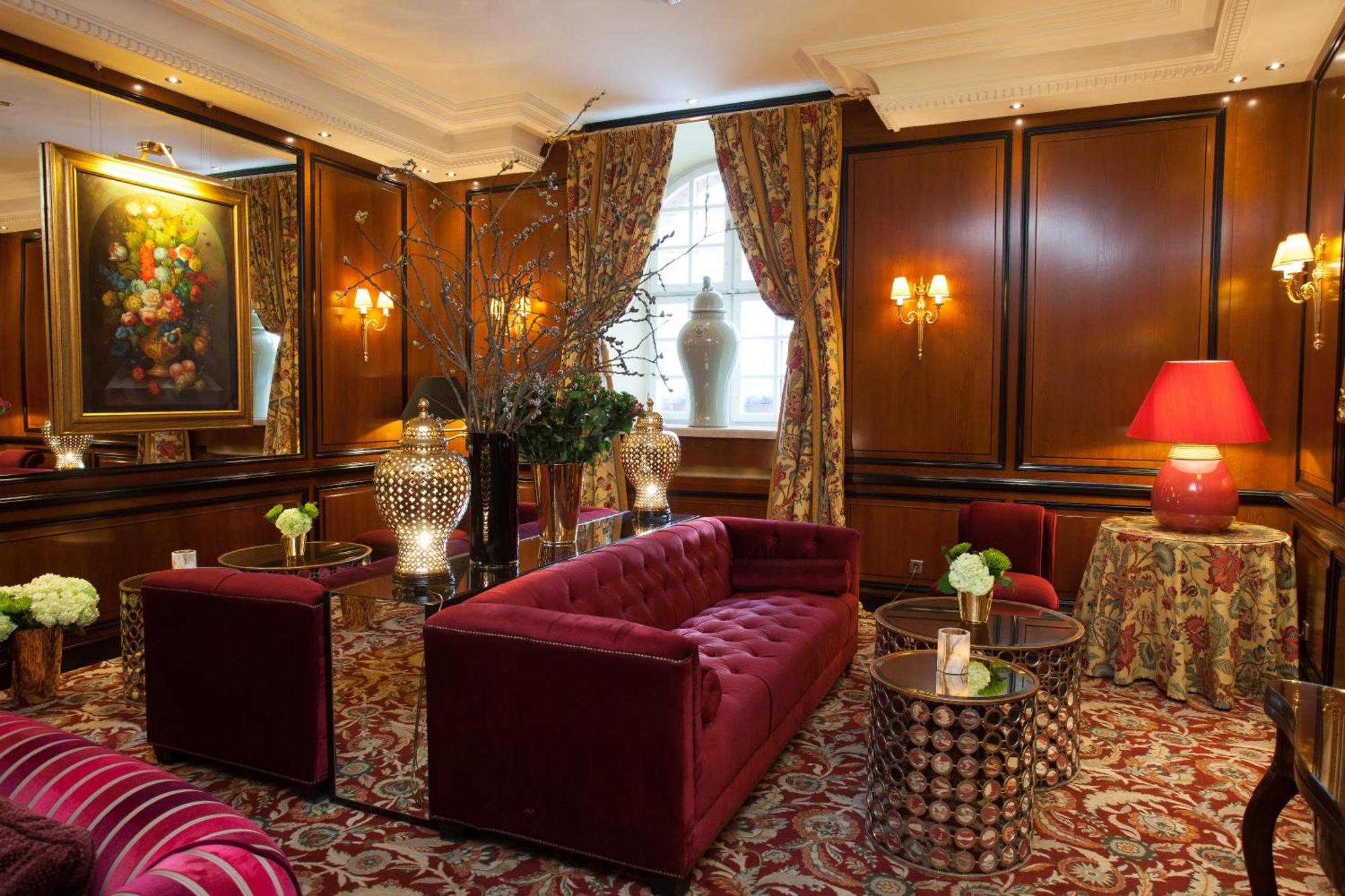 Narutis Hotel - Small Luxury Hotels Of The World Vilnius Exterior photo The hotel's lobby