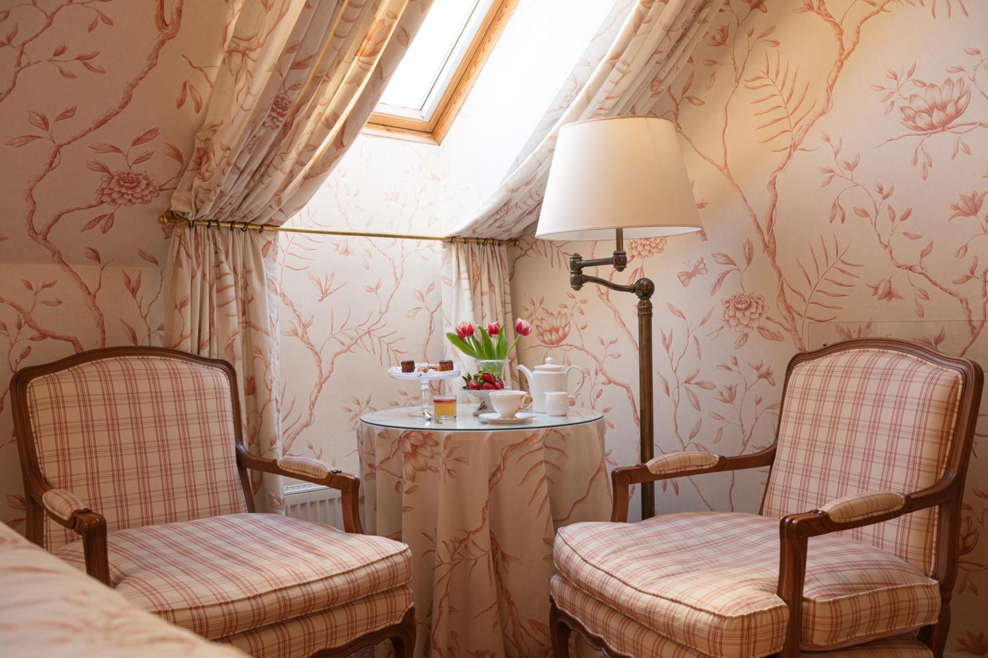Narutis Hotel - Small Luxury Hotels Of The World Vilnius Exterior photo A room at the hotel