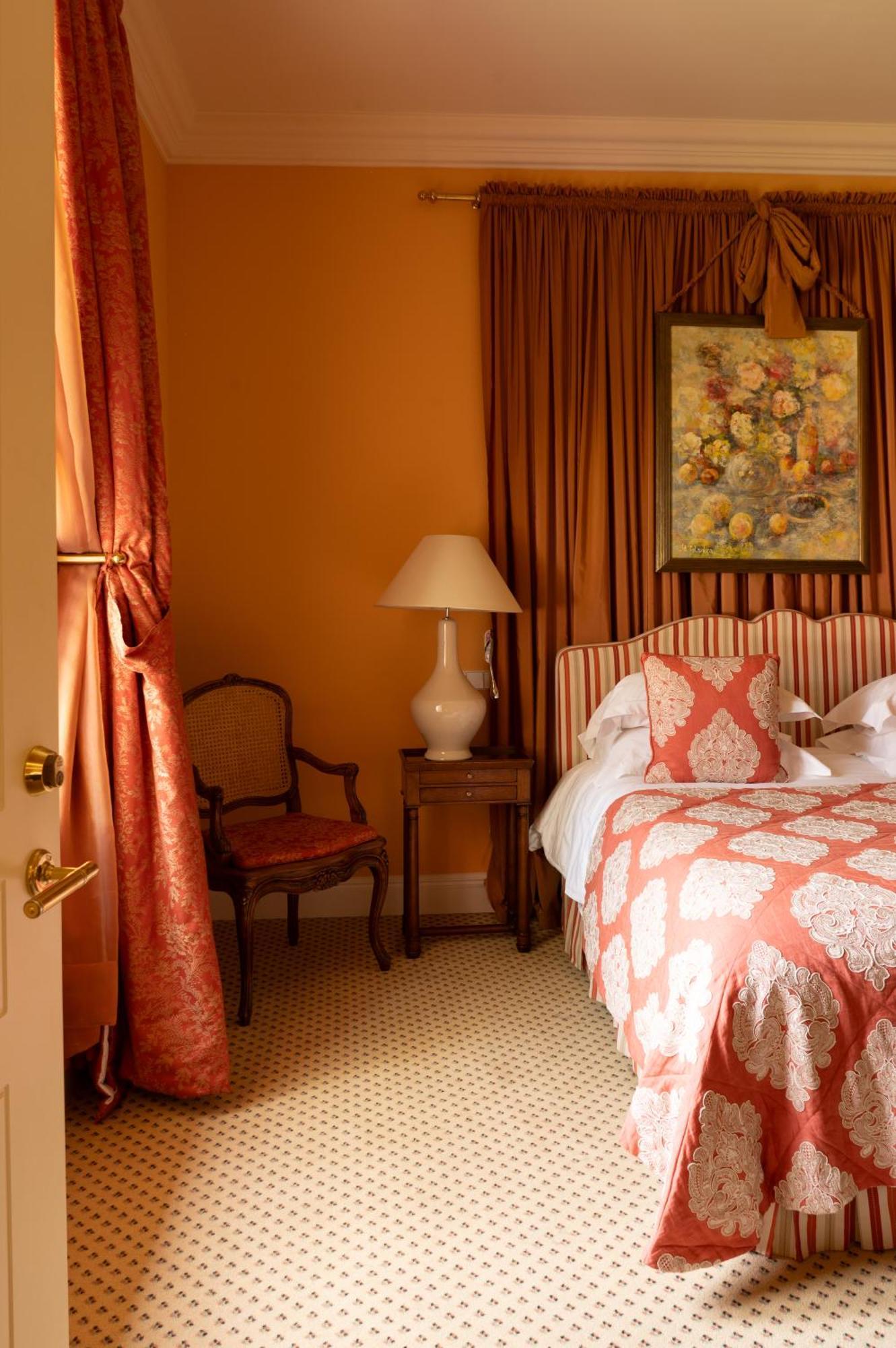 Narutis Hotel - Small Luxury Hotels Of The World Vilnius Exterior photo A bedroom at the hotel