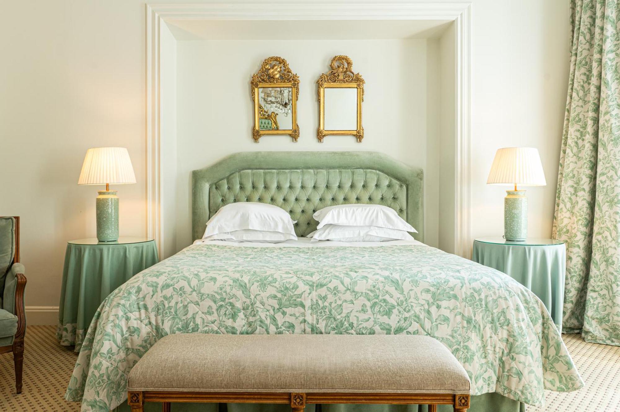 Narutis Hotel - Small Luxury Hotels Of The World Vilnius Exterior photo A bedroom at the hotel