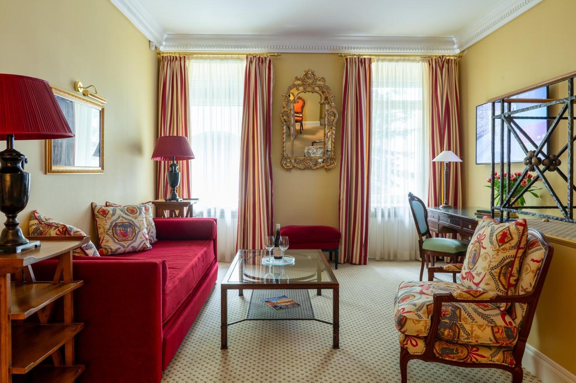 Narutis Hotel - Small Luxury Hotels Of The World Vilnius Exterior photo A suite at the hotel
