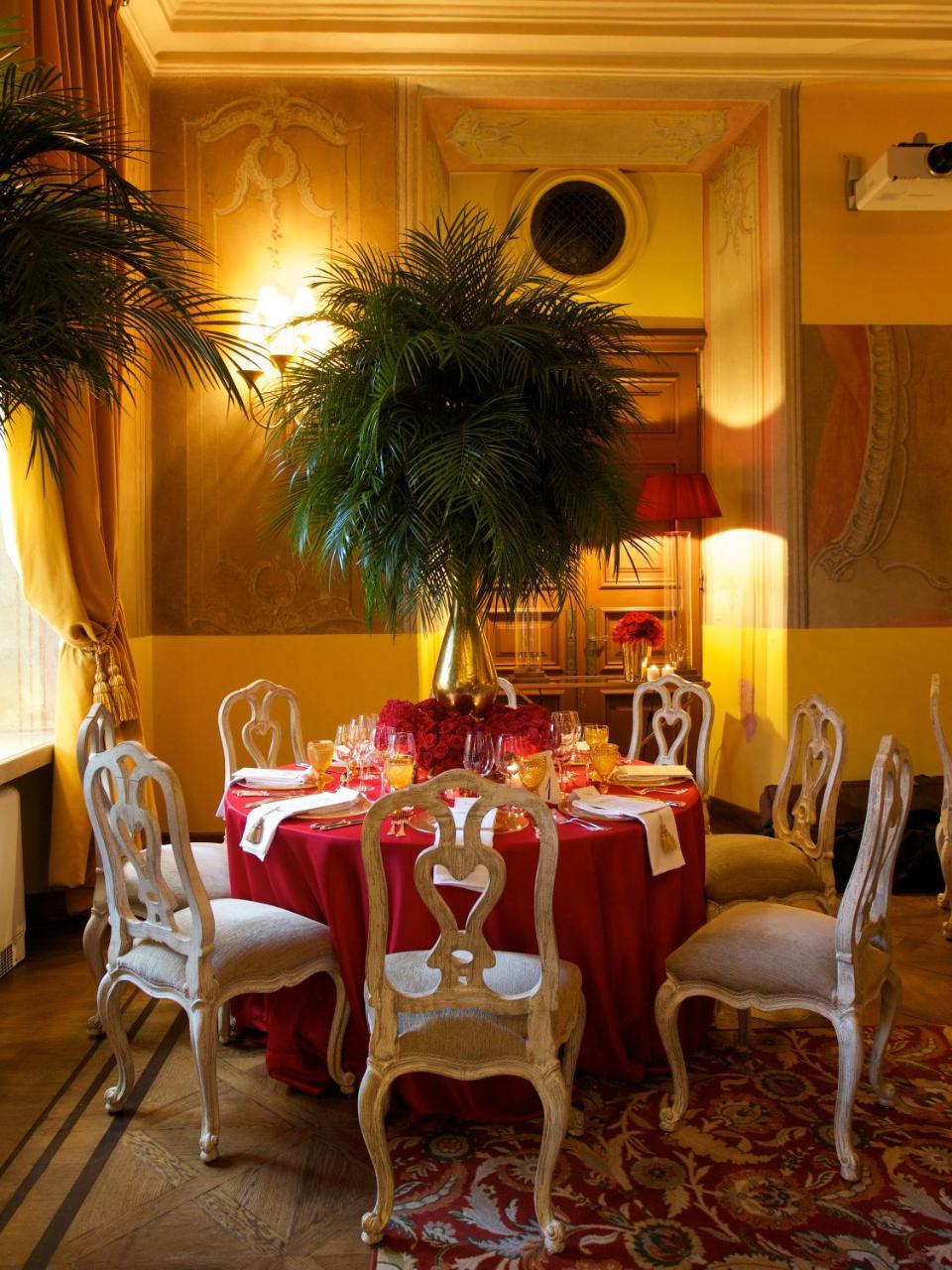 Narutis Hotel - Small Luxury Hotels Of The World Vilnius Exterior photo A table set for a meal